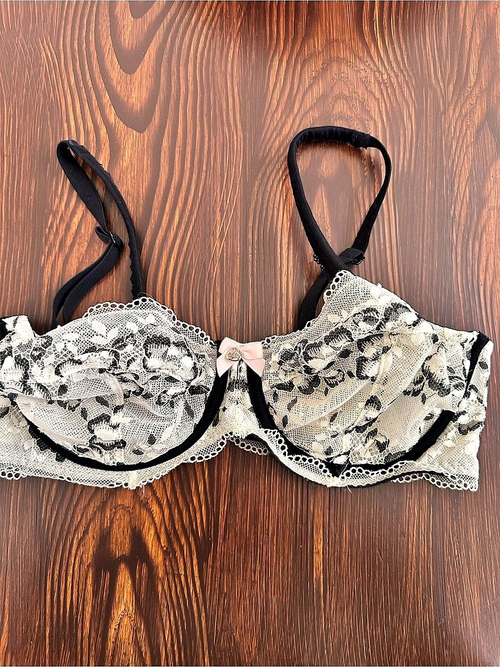 Victoria’s Secret Body by Victoria Unlined Lace Bra 36C Black Ivory Floral